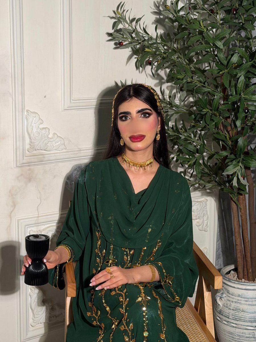 لبسة راقية مع شيلة هدية 2