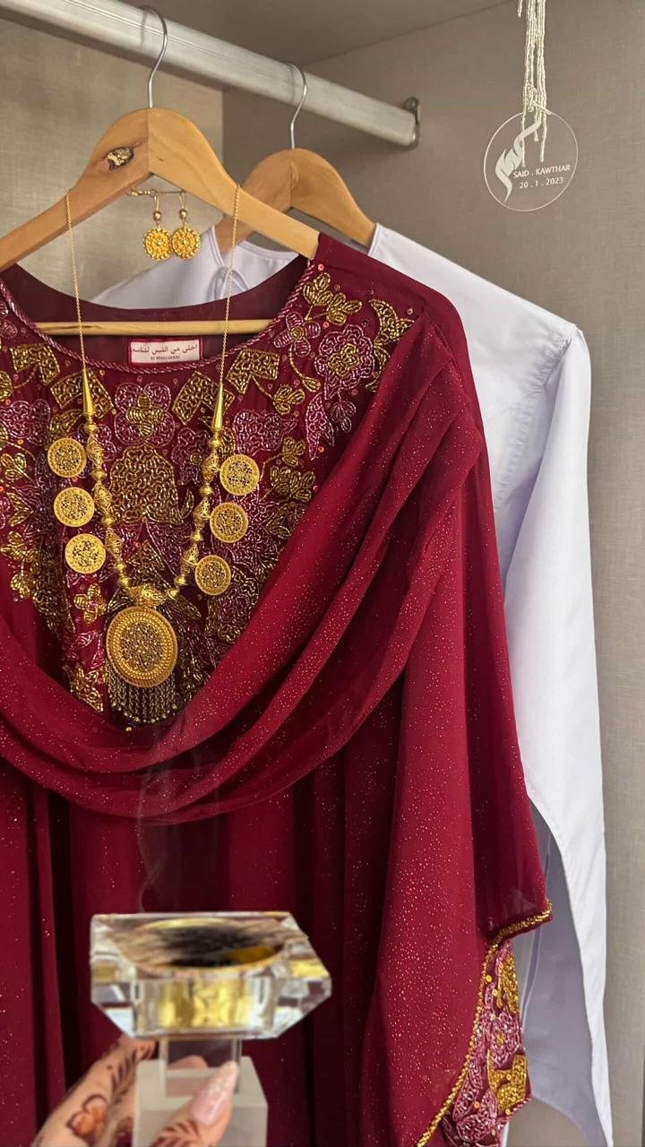 لبسة الترند مع شيلة هدية 3