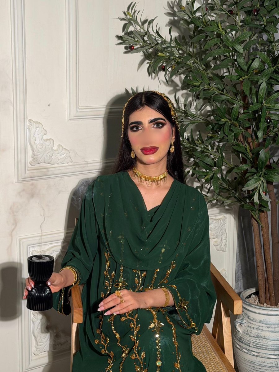 لبسة راقية مع شيلة هدية 2