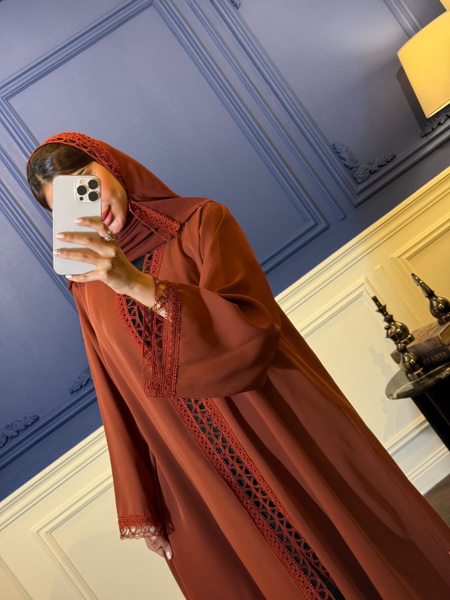 عباية بـ تفاصيل أنيقة
