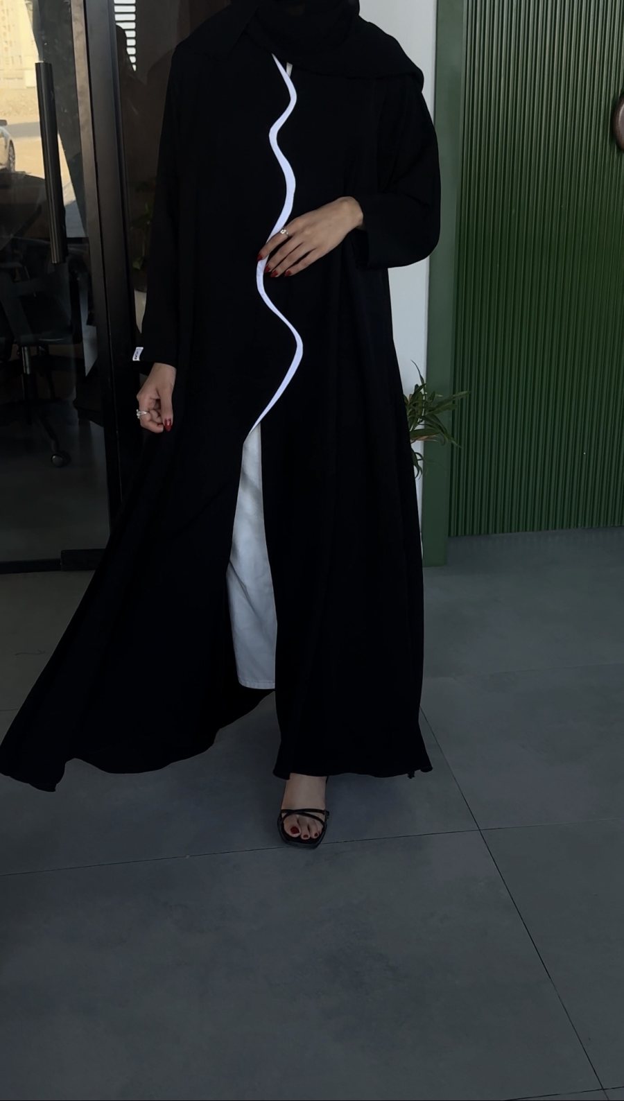white line abaya