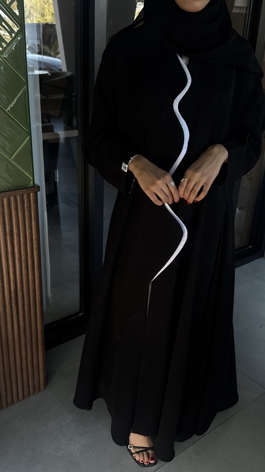 white line abaya