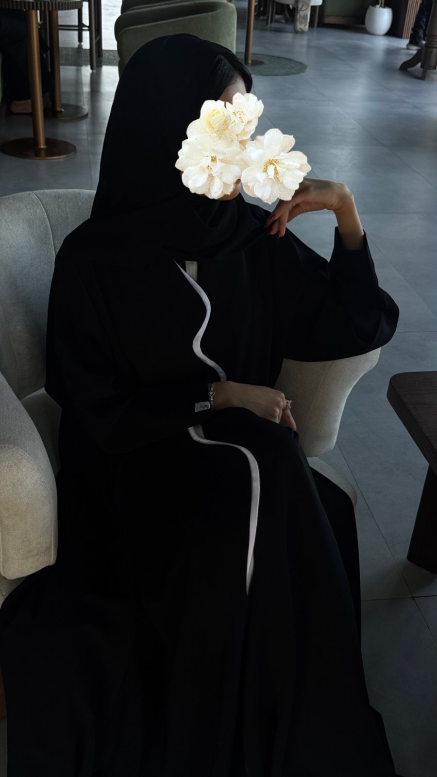 white line abaya