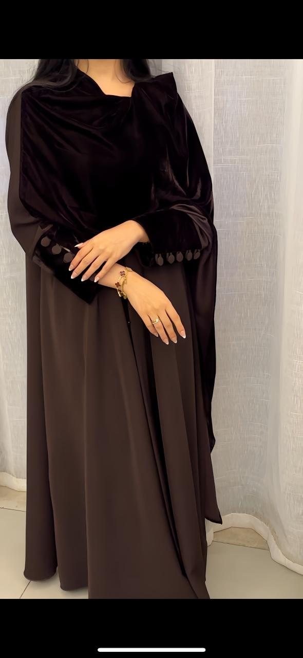 عباية بـ شال مخمل