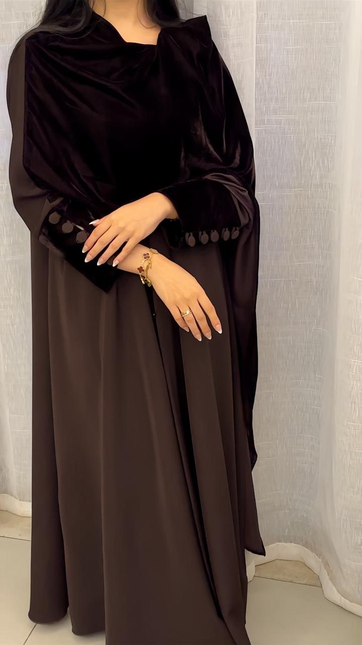 عباية بـ شال مخمل