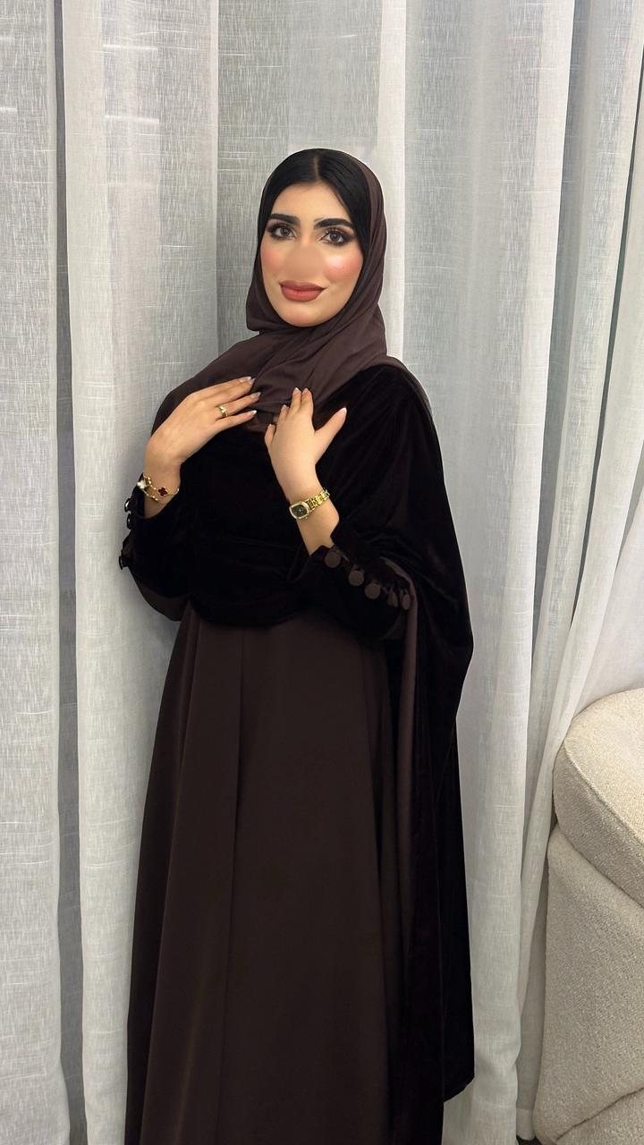 عباية بـ شال مخمل