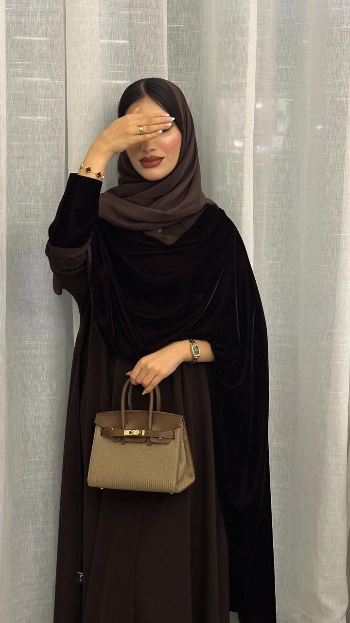 عباية بـ شال مخمل