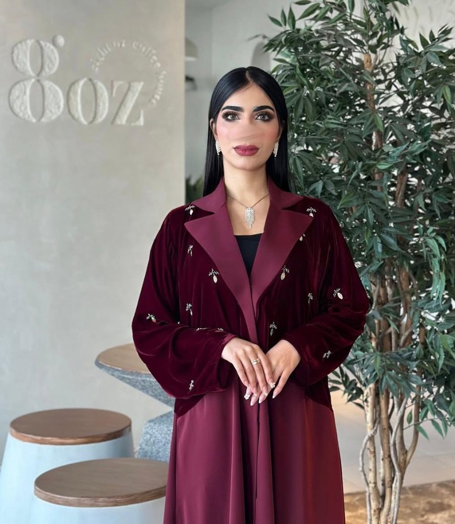 عباية مخمل مع تدخيلات