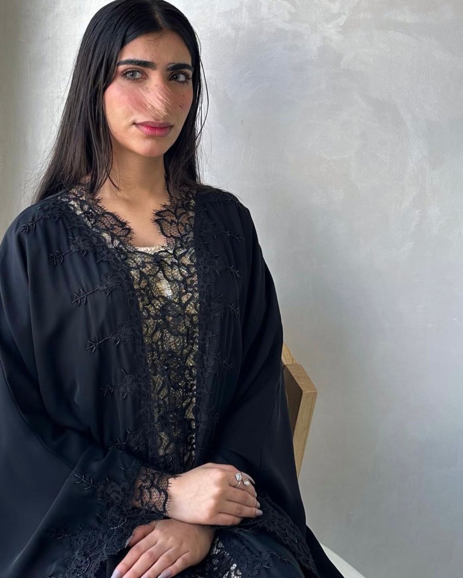 عباية بالخرز والدانتيل الأسود 🔥🖤