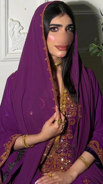 لبسة قصة بحريني مع شيلة هدية